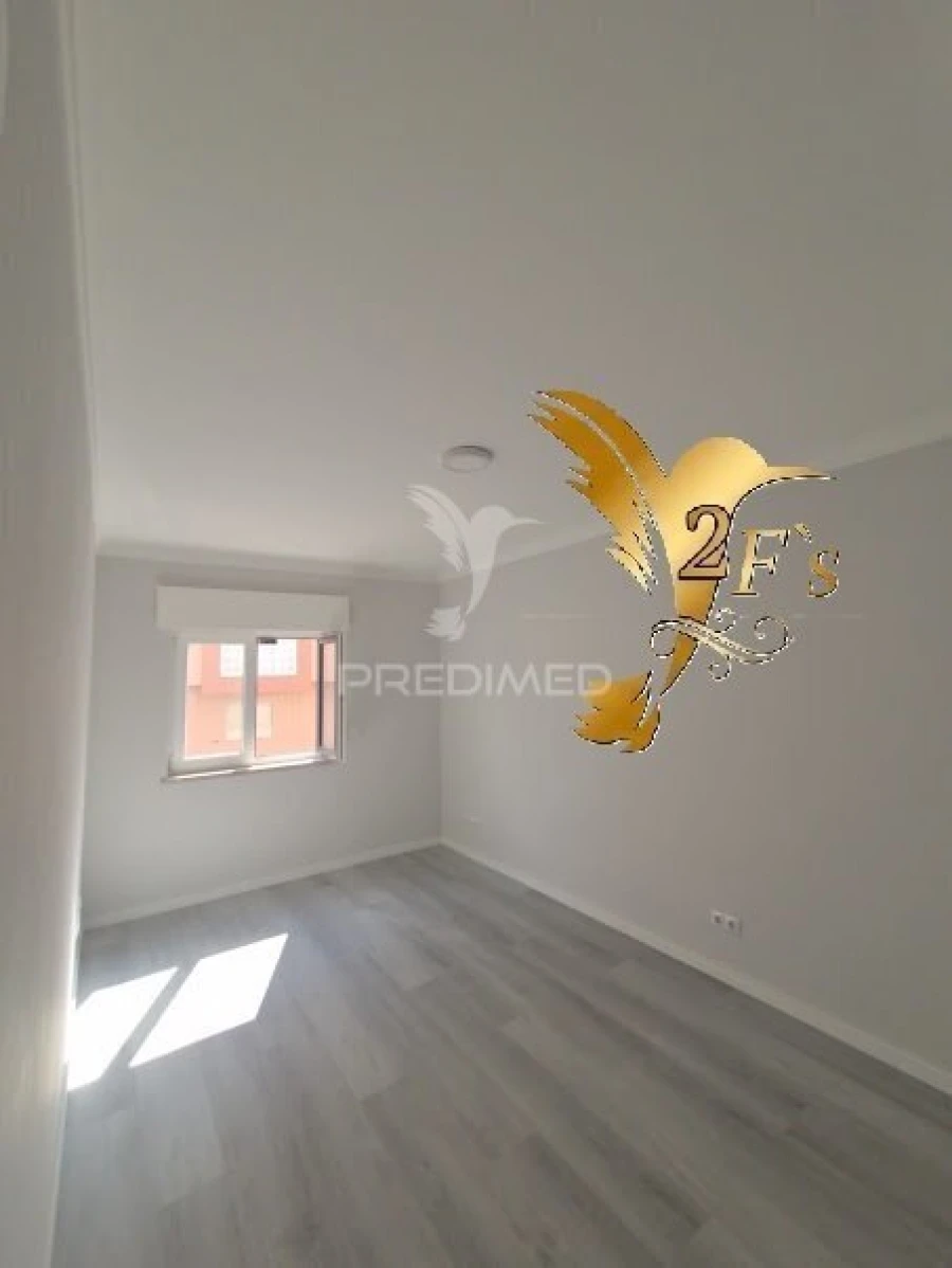 Apartamento T2 para Venda em Corroios Foto 10
