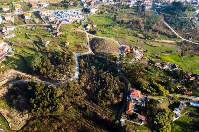 Terreno para Venda em Penhalonga e Paços de Gaiolo Foto 3