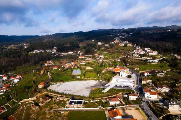 Terreno para Venda em Penhalonga e Paços de Gaiolo Foto 9