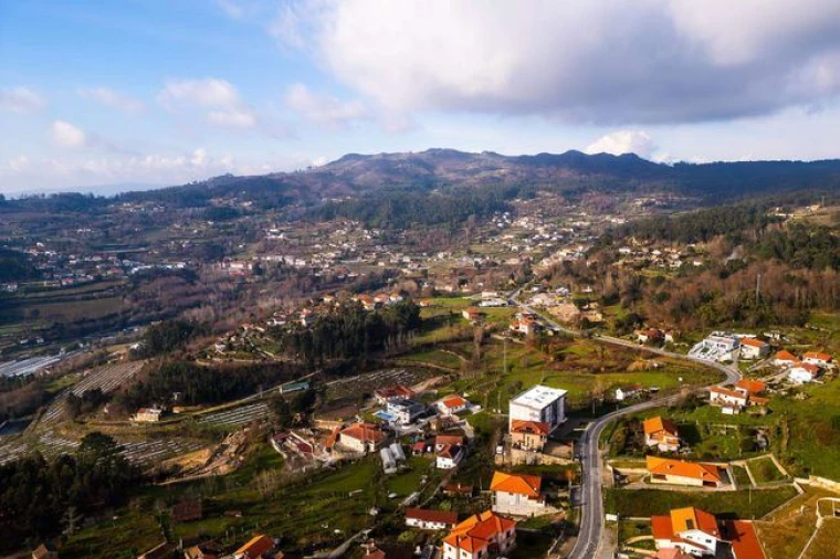Terreno para Venda em Penhalonga e Paços de Gaiolo Foto 10