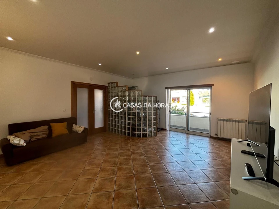 Moradia T4 para Venda em Orgens Foto 4