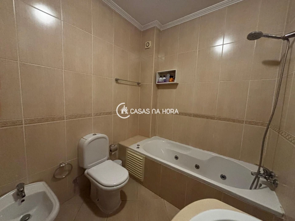 Moradia T4 para Venda em Orgens Foto 13