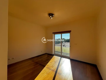 Moradia T4 para Venda em Orgens