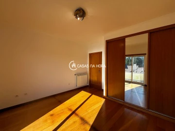 Moradia T4 para Venda em Orgens