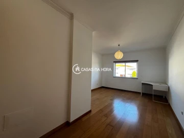 Moradia T4 para Venda em Orgens
