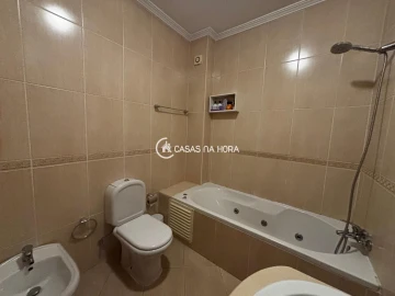 Moradia T4 para Venda em Orgens