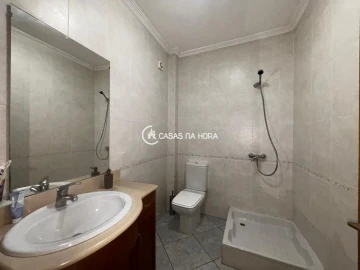 Moradia T4 para Venda em Orgens