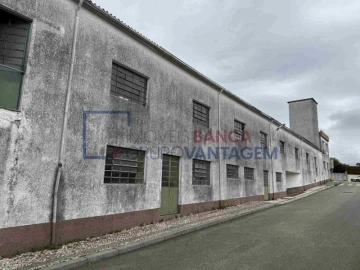 Armazém para Venda em Escapães