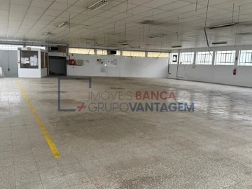 Armazém para Venda em Escapães
