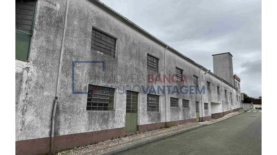 Armazém para Venda em Escapães