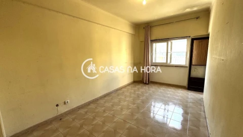 Apartamento T3 para Venda em Laranjeiro e Feijó