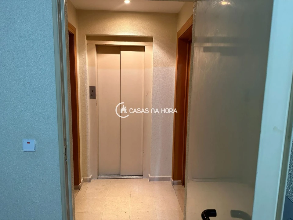 Apartamento T2 para Venda em Corroios Foto 19