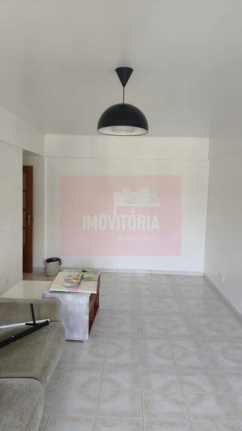 Apartamento T2 para Arrendamento em Algueirão-Mem Martins