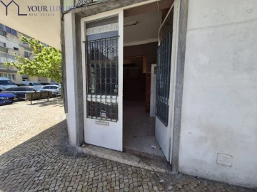 Loja para Arrendamento em Queluz e Belas