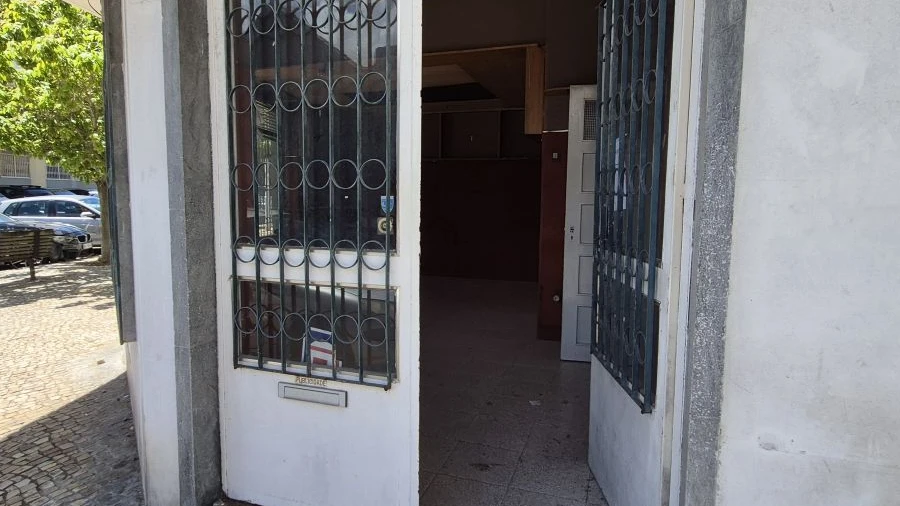 Loja para Arrendamento em Queluz e Belas