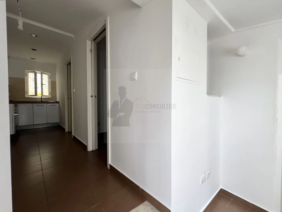 Moradia T1 para Arrendamento em Campo de Ourique Foto 6