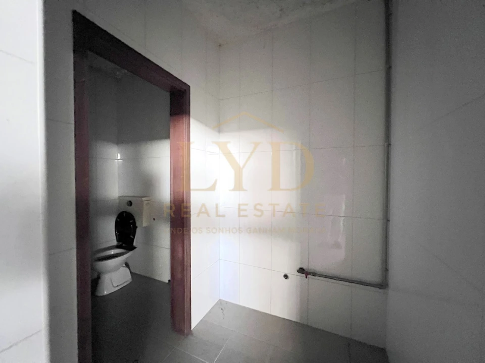 Armazém para Venda em Penamaior Foto 14