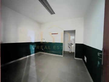 Armazém para Venda em Penamaior