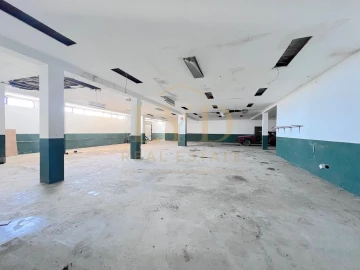 Armazém para Venda em Penamaior