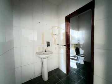 Armazém para Venda em Penamaior