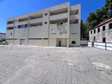 Armazém para Venda em Penamaior