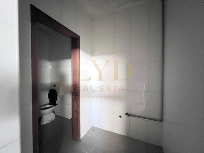 Armazém para Venda em Penamaior Foto 14