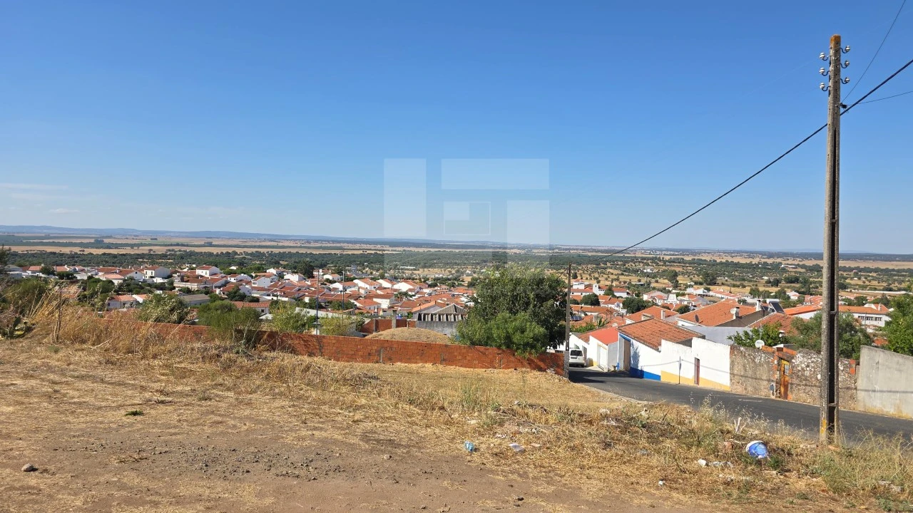 Moradia T3 para Venda em Viana do Alentejo Foto 4