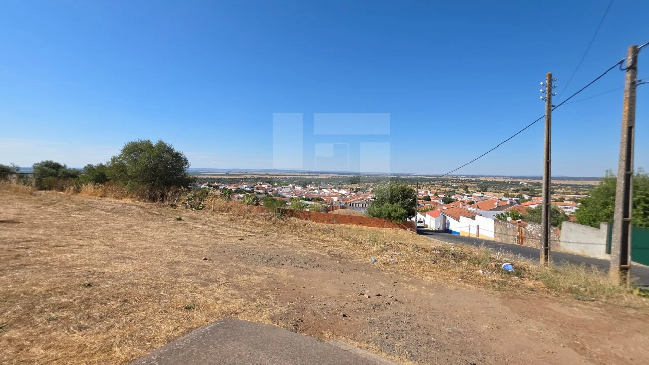 Moradia T3 para Venda em Viana do Alentejo Foto 32