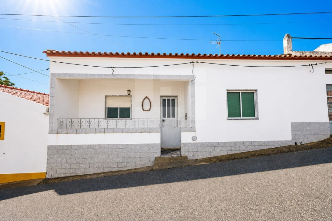 Moradia T3 para Venda em Viana do Alentejo Foto 1