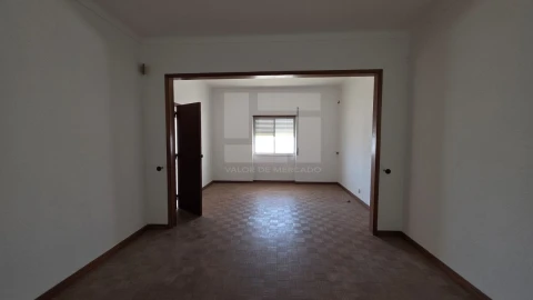 Moradia T3 para Venda em Viana do Alentejo