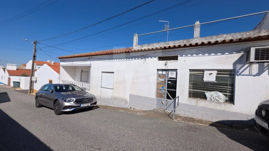 Moradia T3 para Venda em Viana do Alentejo Foto 3