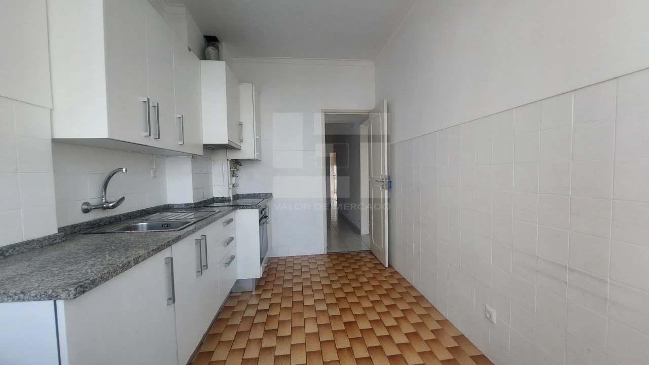 Apartamento T3 para Venda em Rio de Mouro Foto 1
