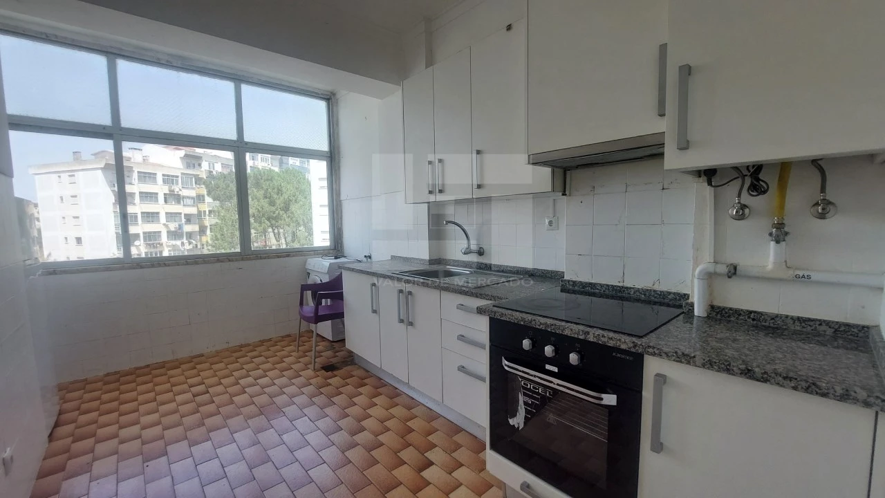 Apartamento T3 para Venda em Rio de Mouro Foto 2