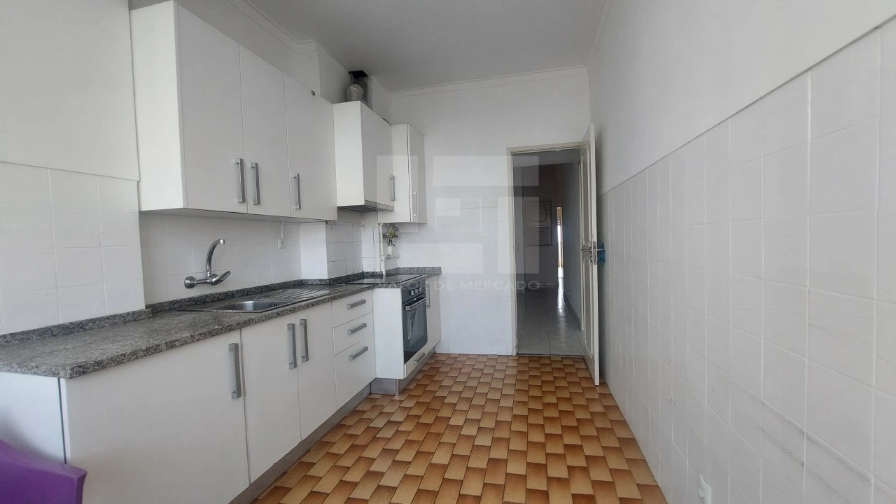Apartamento T3 para Venda em Rio de Mouro Foto 3