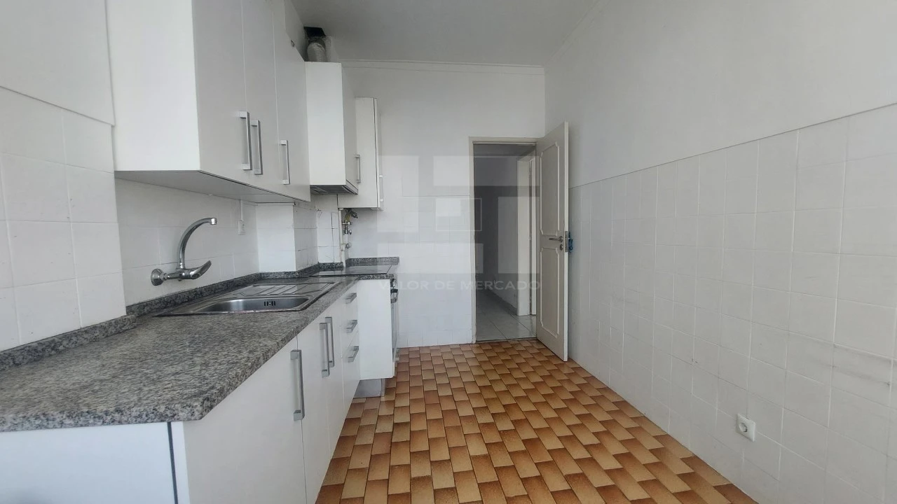 Apartamento T3 para Venda em Rio de Mouro Foto 5