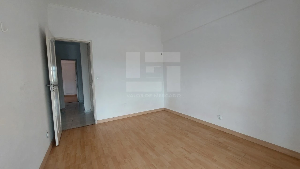 Apartamento T3 para Venda em Rio de Mouro Foto 13