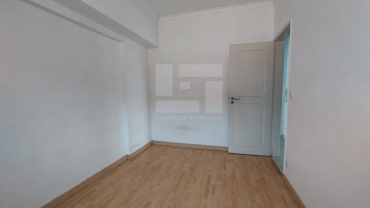 Apartamento T3 para Venda em Rio de Mouro Foto 27