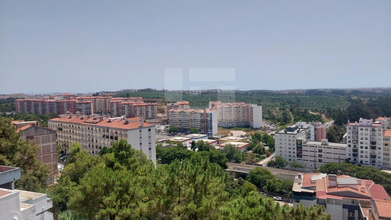 Apartamento T3 para Venda em Rio de Mouro Foto 30