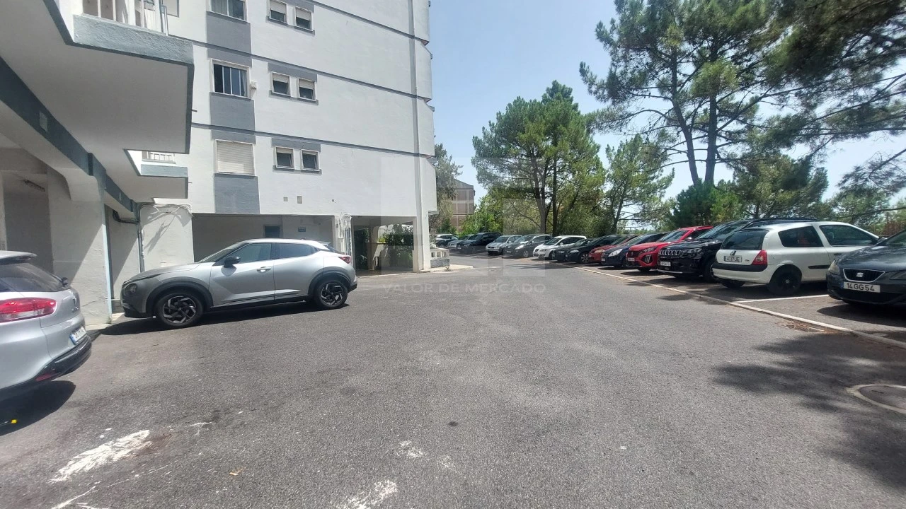 Apartamento T3 para Venda em Rio de Mouro Foto 32