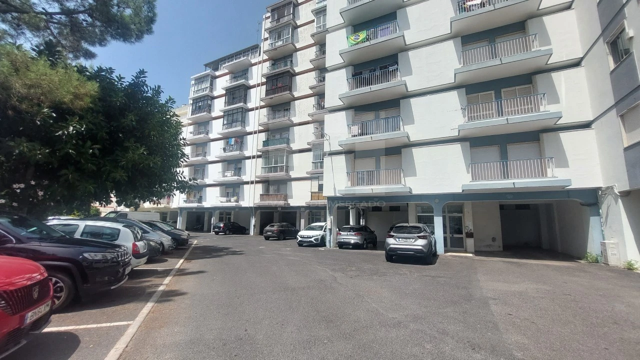 Apartamento T3 para Venda em Rio de Mouro Foto 33