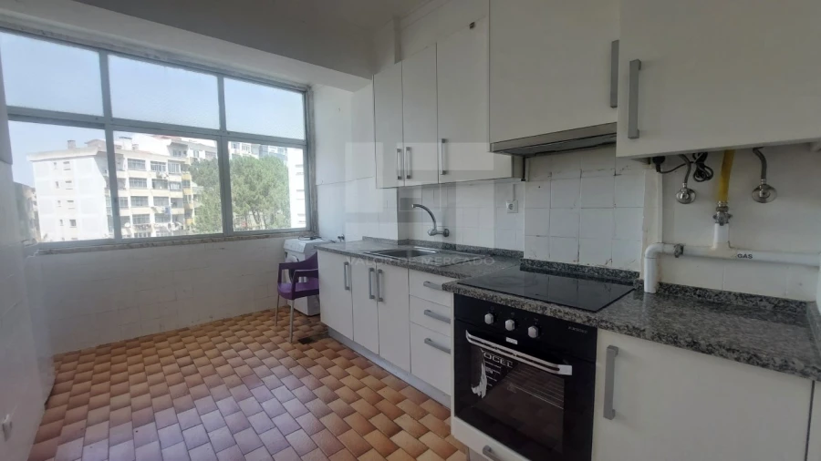 Apartamento T3 para Venda em Rio de Mouro Foto 2