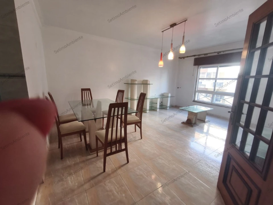 Apartamento T2 para Venda em Algueirão-Mem Martins Foto 1