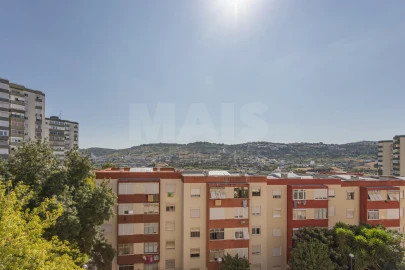 Apartamento T2 para Venda em Santo António dos Cavaleiros e Frielas