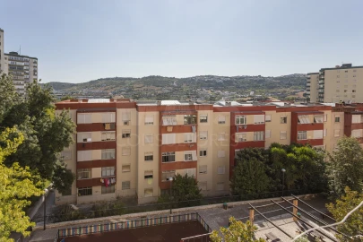 Apartamento T2 para Venda em Santo António dos Cavaleiros e Frielas