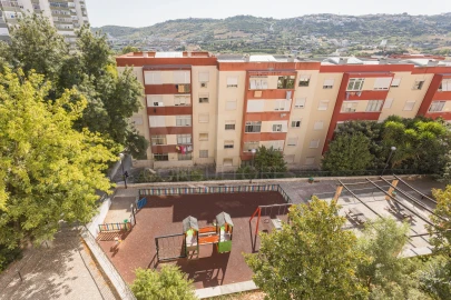 Apartamento T2 para Venda em Santo António dos Cavaleiros e Frielas