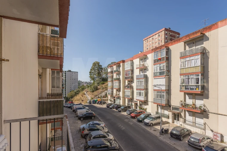 Apartamento T2 para Venda em Santo António dos Cavaleiros e Frielas Foto 4