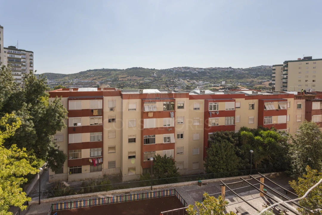 Apartamento T2 para Venda em Santo António dos Cavaleiros e Frielas Foto 1