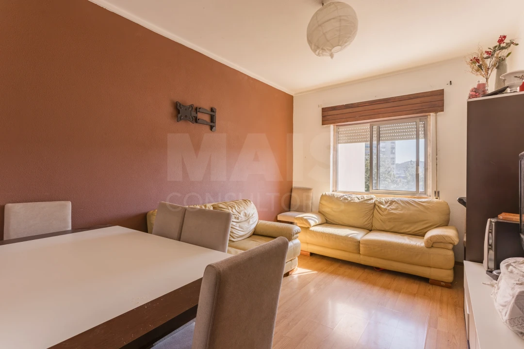 Apartamento T2 para Venda em Santo António dos Cavaleiros e Frielas Foto 3