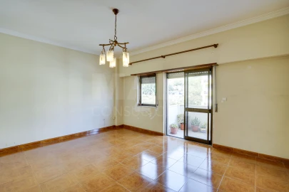 Apartamento T3 para Venda em Póvoa de Santo Adrião e Olival Basto