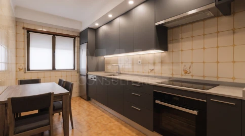 Apartamento T3 para Venda em Póvoa de Santo Adrião e Olival Basto